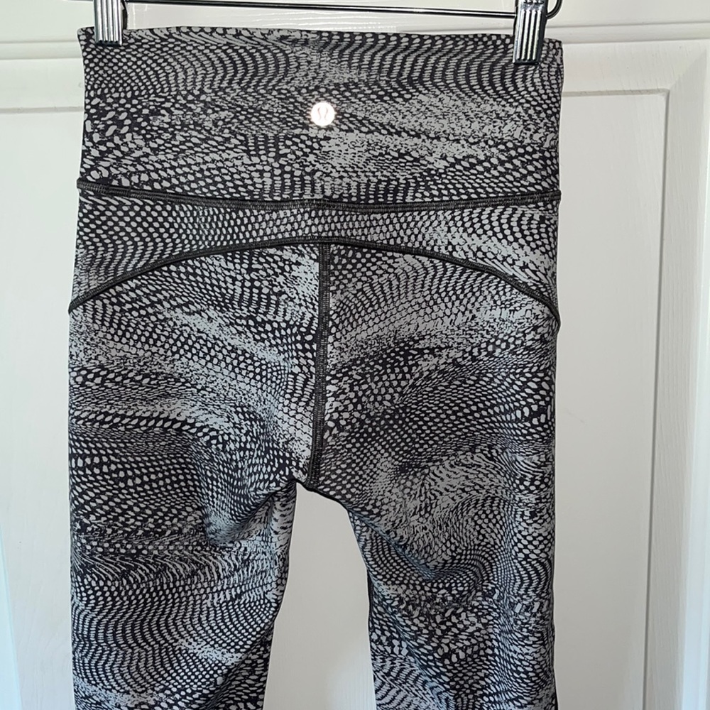 Lululemon white and grey snake print pants 17”